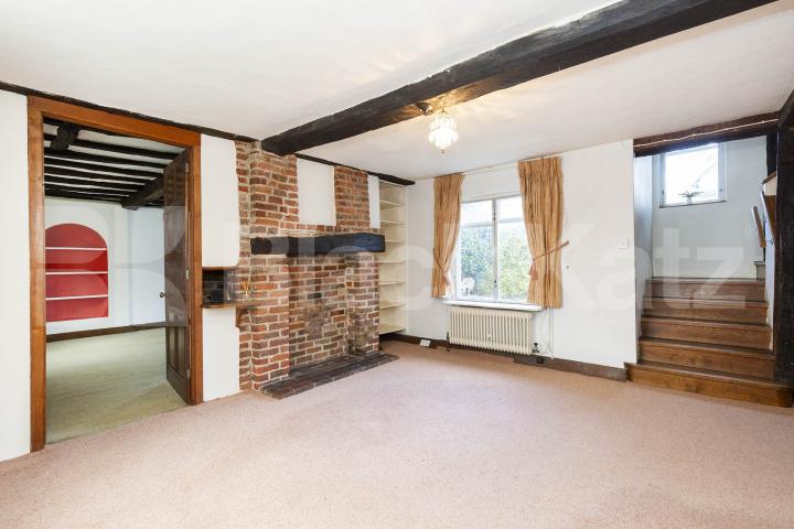 A elegant and historic 16th century detached house on an exclusive street   Totteridge Common, Highwood Hill